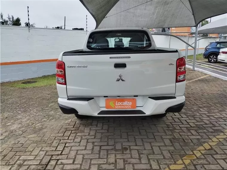 Mitsubishi L200 Triton Branco 11