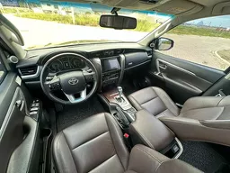 Toyota Hilux SW4