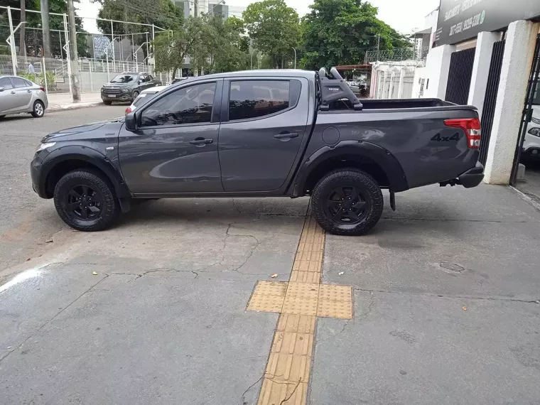 Mitsubishi L200 Triton Cinza 12