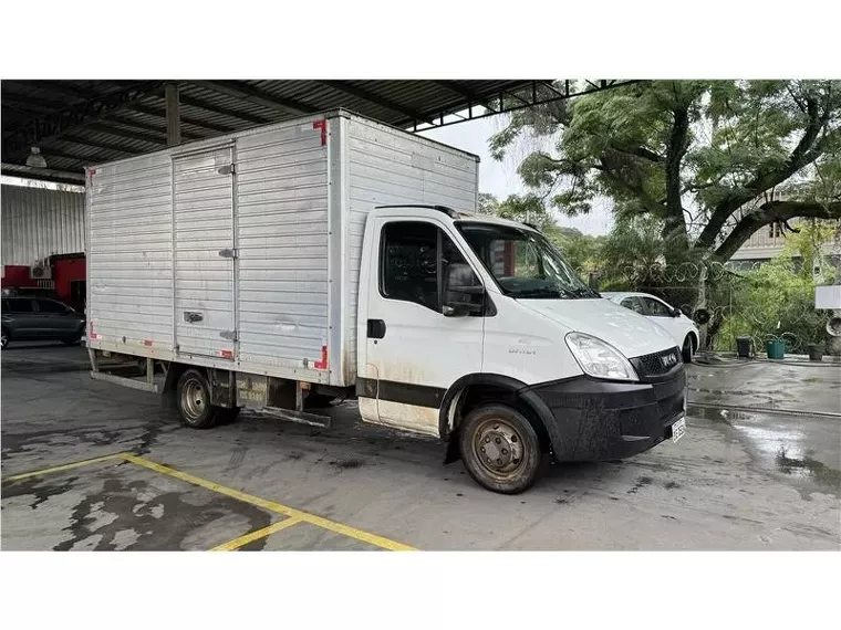 Iveco Daily Branco 13