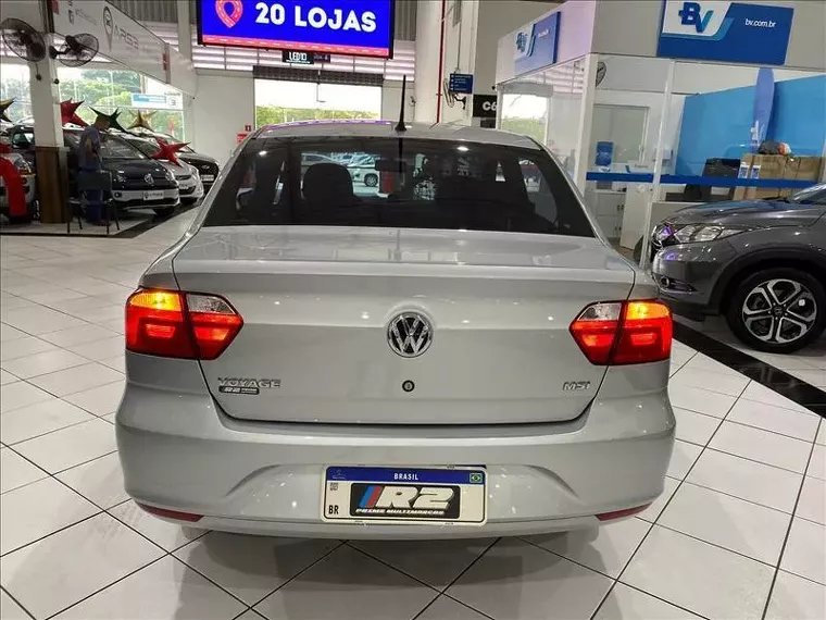 Volkswagen Voyage Prata 3