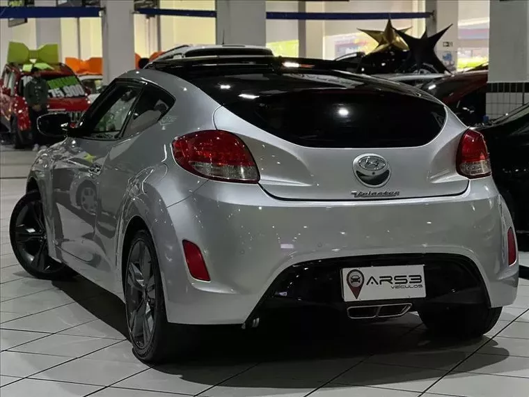 Hyundai Veloster Prata 2