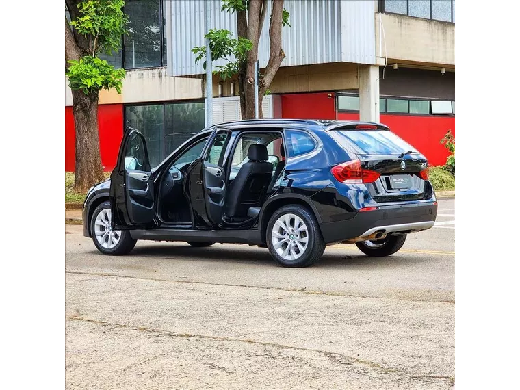 BMW X1 Preto 4