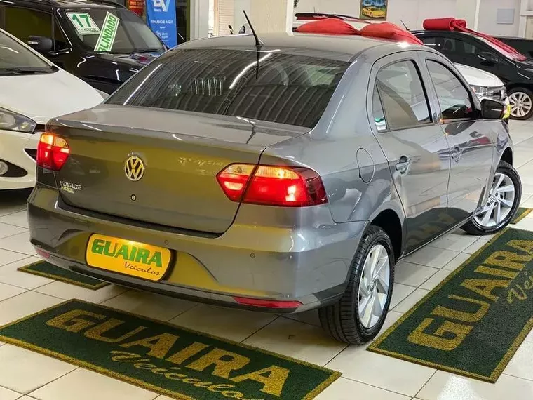 Volkswagen Voyage Cinza 14