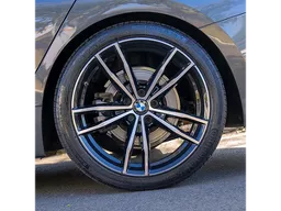 320i