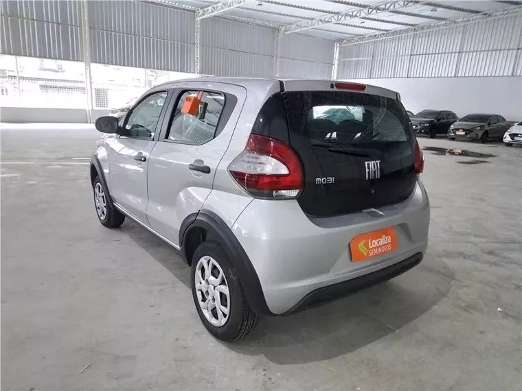 Fiat Mobi Prata 4