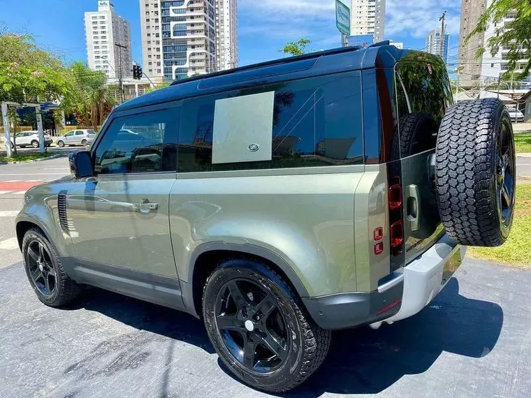 Land Rover Defender Verde 10