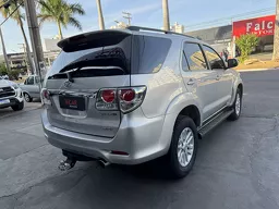 Toyota Hilux SW4