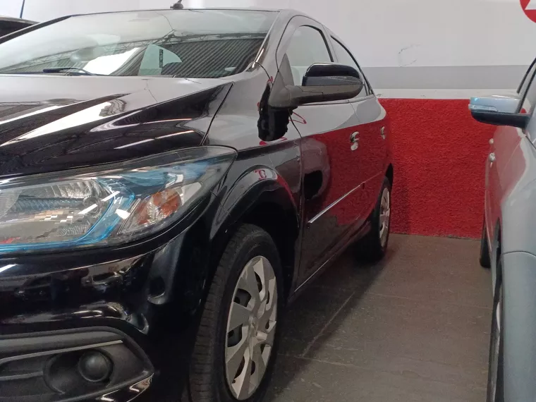 Chevrolet Onix Preto 2