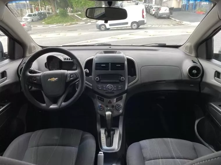 Chevrolet Sonic Branco 9