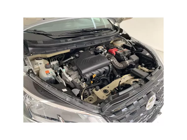 Nissan Kicks Prata 15