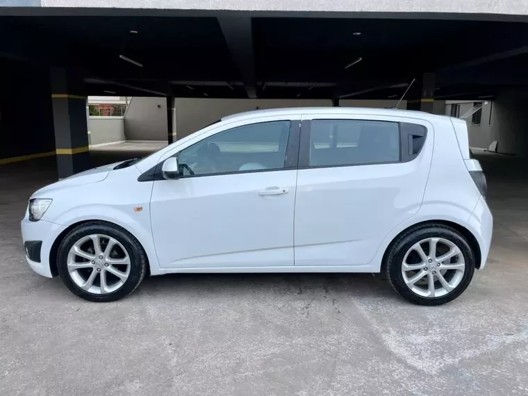 Chevrolet Sonic Branco 7