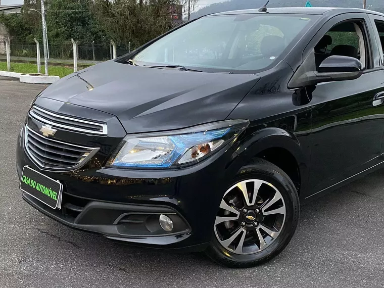 Chevrolet Onix Preto 3