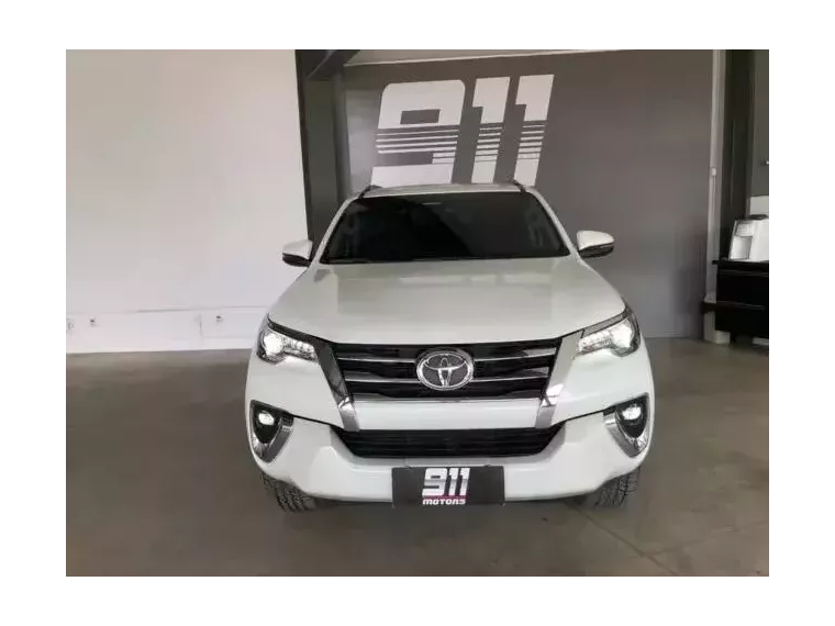 Toyota Hilux SW4 Branco 4