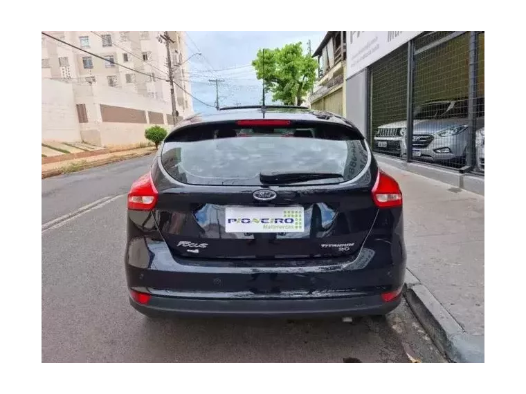 Ford Focus Preto 5