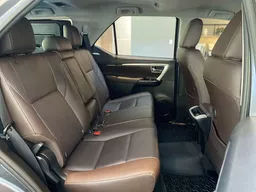 Toyota Hilux SW4