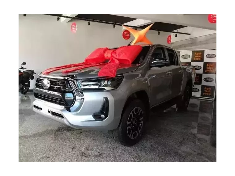 Toyota Hilux Prata 4