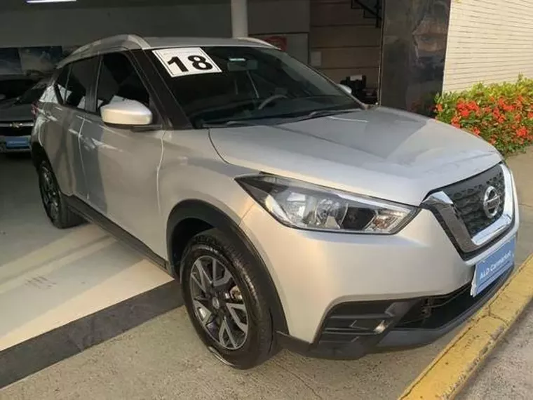 Nissan Kicks Prata 12