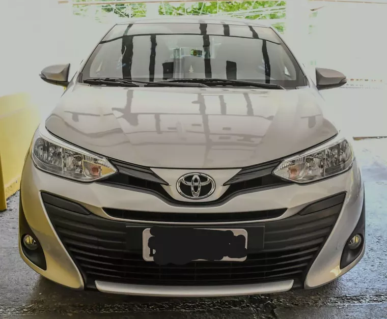 Toyota Yaris Prata 2