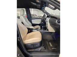 Toyota Hilux SW4
