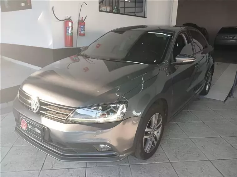 Volkswagen Jetta Cinza 1