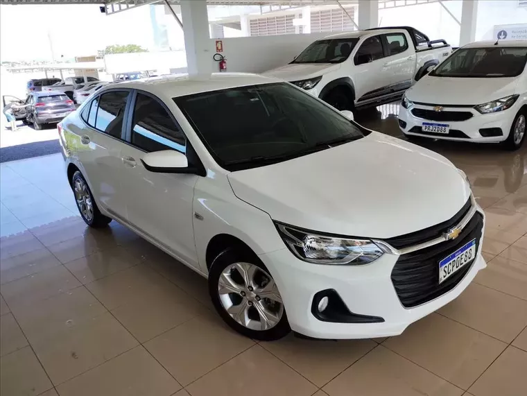 Chevrolet Onix Branco 3