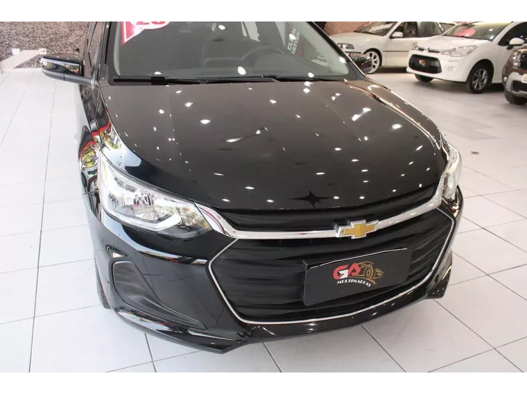 Chevrolet Onix Preto 22