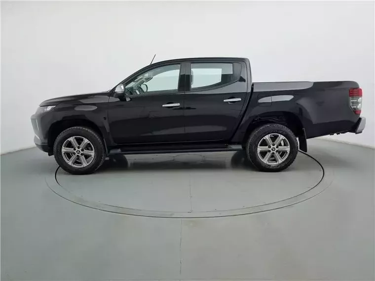 Mitsubishi L200 Triton Preto 13