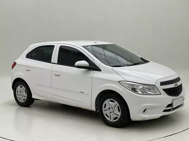 Chevrolet Onix Branco 2