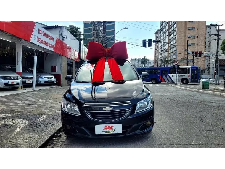 Chevrolet Onix Preto 5