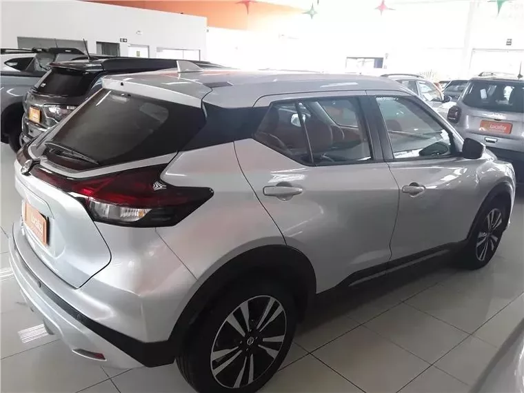 Nissan Kicks Prata 19