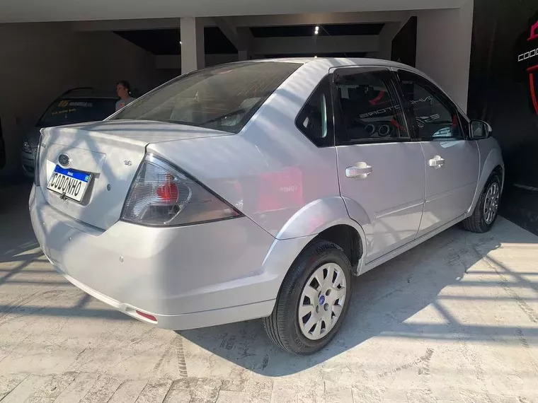 Ford Fiesta Prata 17