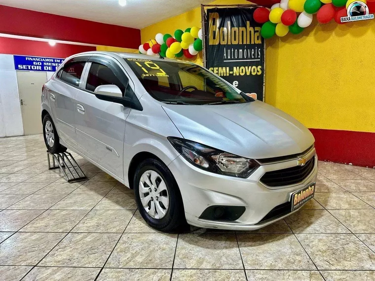 Chevrolet Onix Prata 1