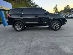 Toyota Hilux SW4