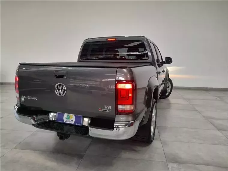 Volkswagen Amarok Cinza 2