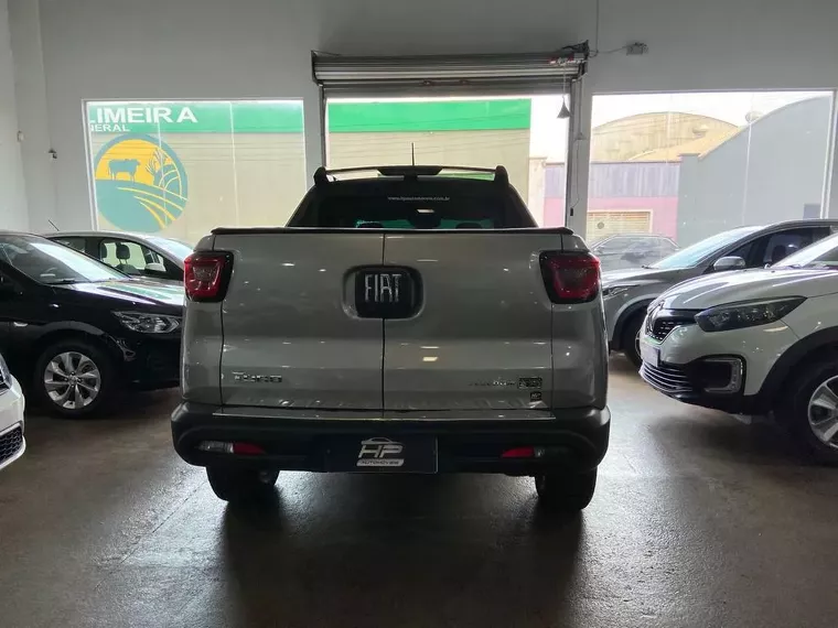 Fiat Toro Prata 2