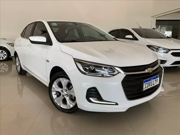 Chevrolet Onix Branco 5