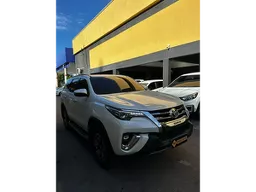 Toyota Hilux SW4