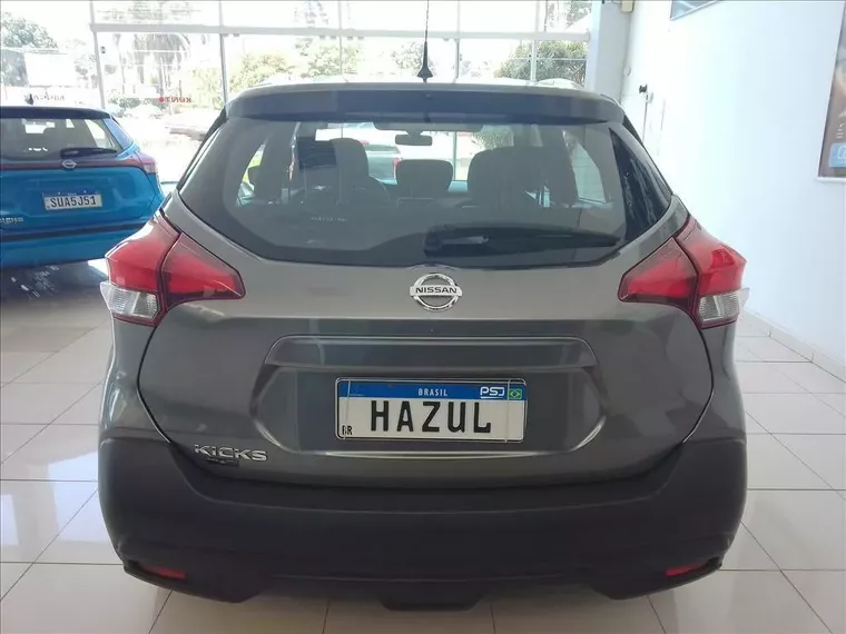 Nissan Kicks Cinza 2