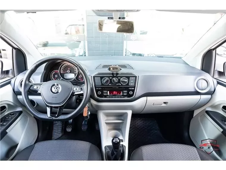 Volkswagen UP Branco 12