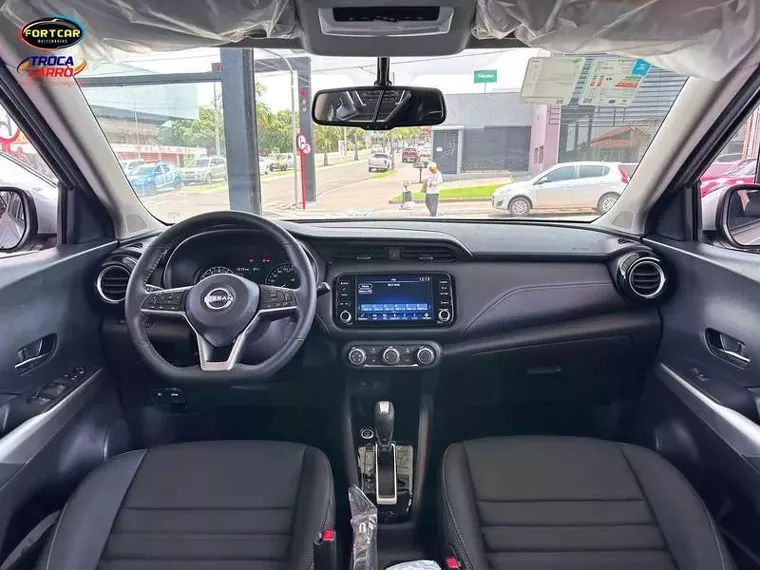 Nissan Kicks Prata 12