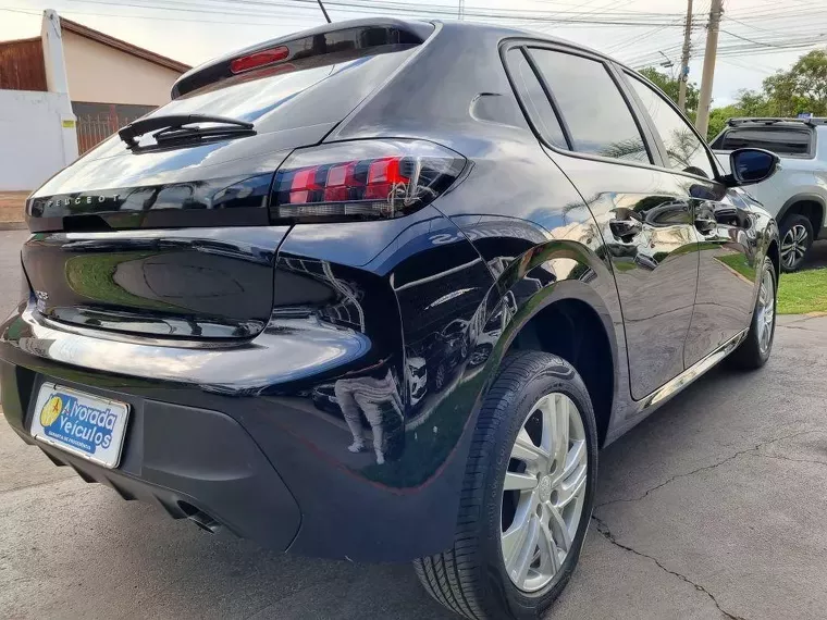 Peugeot 208 Preto 4