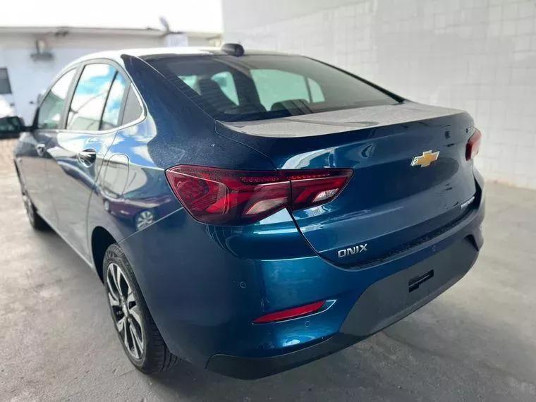 Chevrolet Onix Prata 7