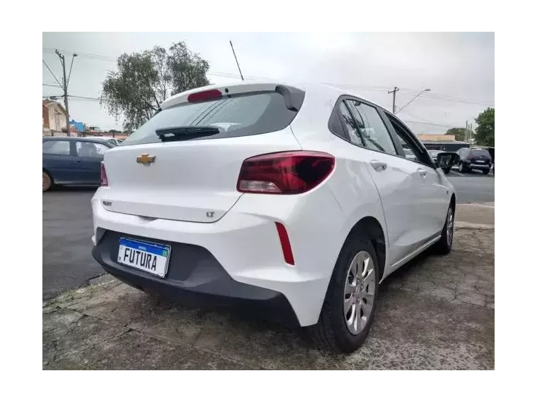 Chevrolet Onix Branco 1