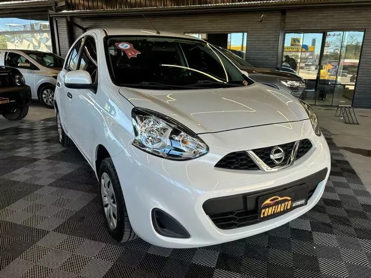 Nissan March Branco 3