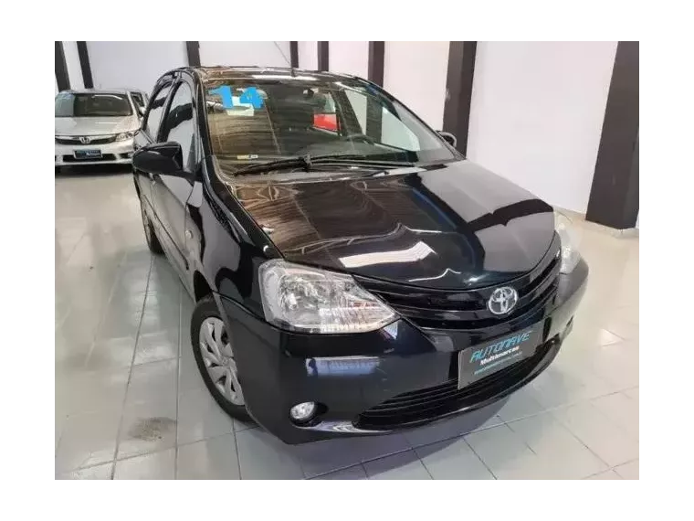 Toyota Etios Preto 9