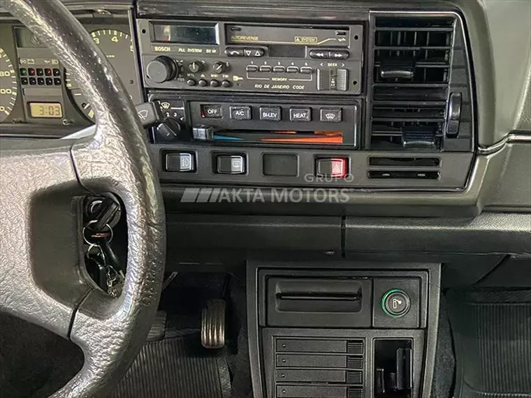 Volkswagen Santana Prata 3