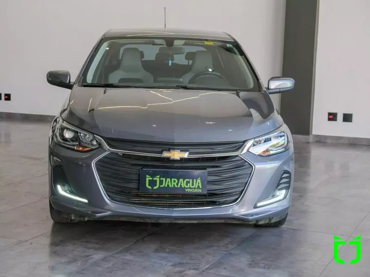 Chevrolet Onix Cinza 1