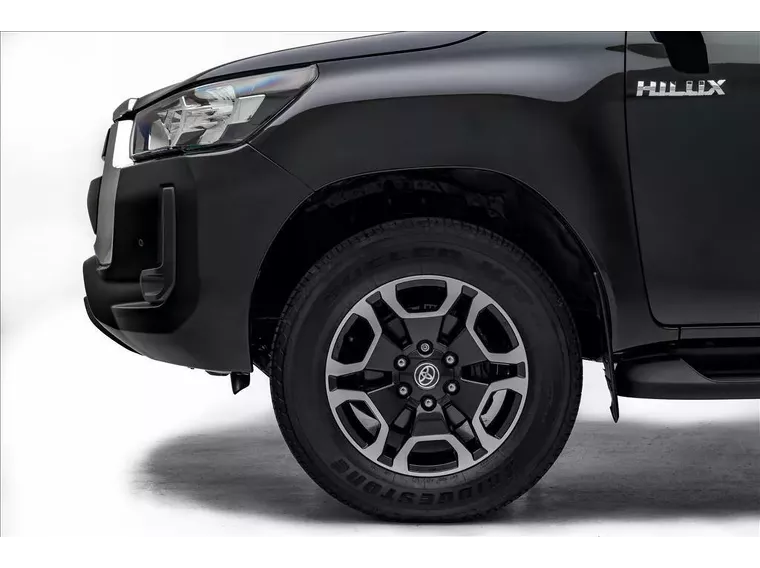 Toyota Hilux Preto 17