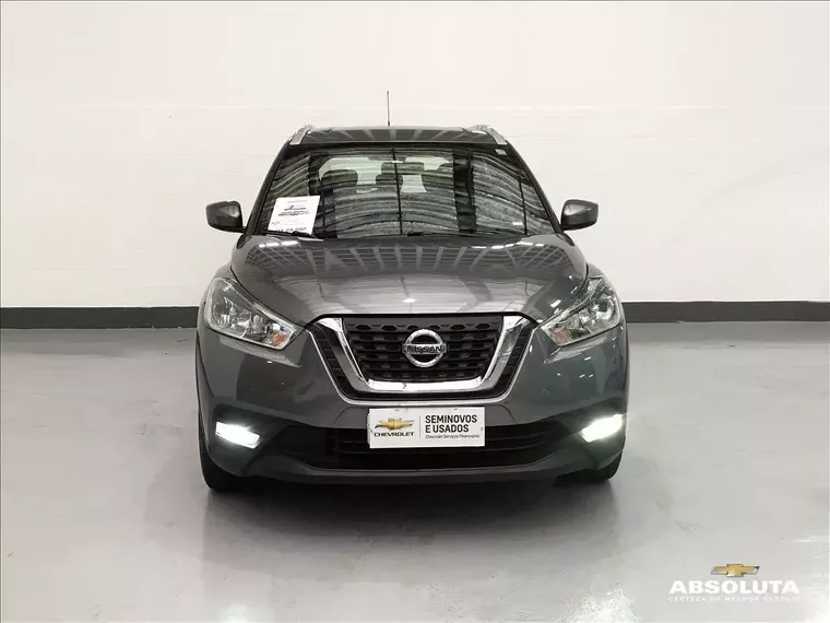 Nissan Kicks Cinza 1